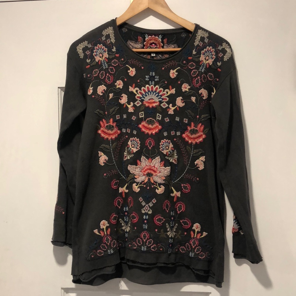 Johnny Was Grey thermal long sleeved tshirt. Small